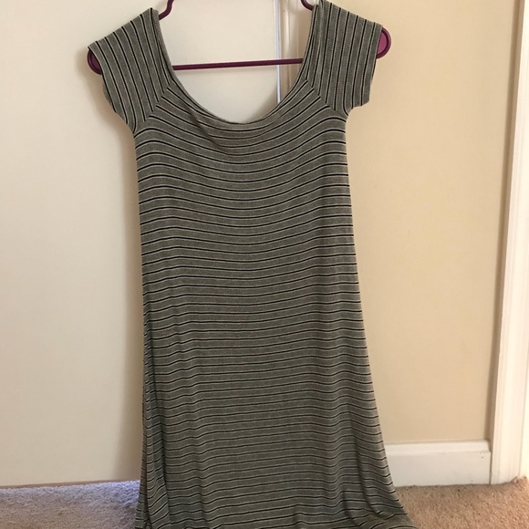 Off the Shoulder Dress - Picture 3 of 4